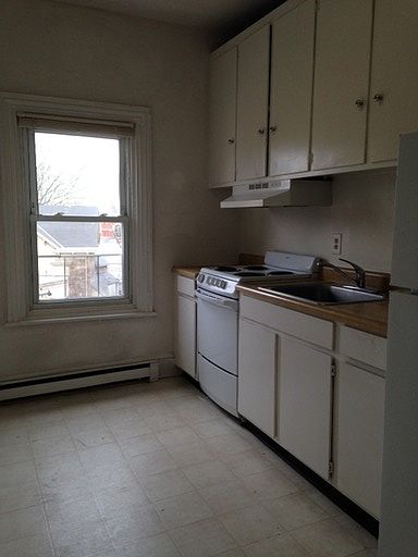 2nd image of 3 W Court St APT 4