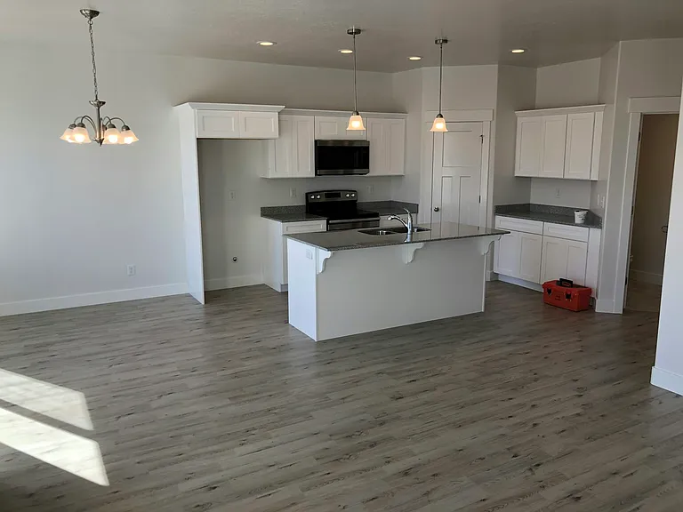 594 N 260 W — Photo 3