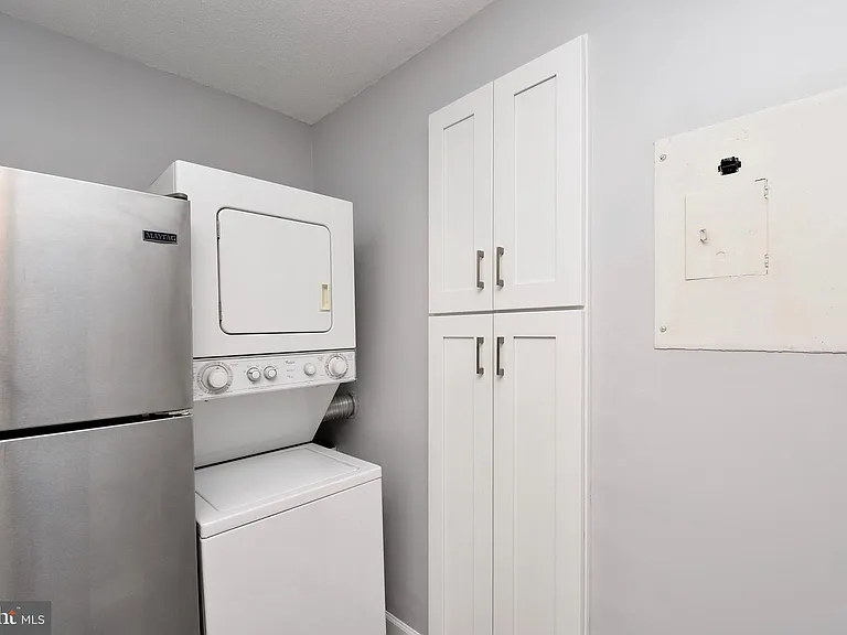 307 Yoakum Pkwy #703 — Photo 9