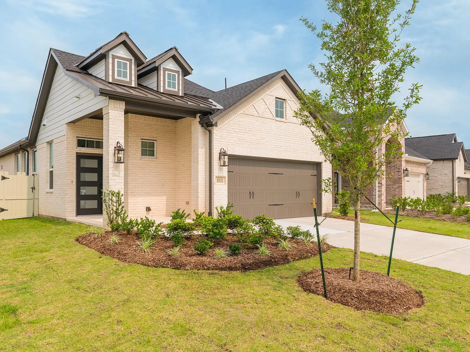 3 bed, 2.0 bath, 1702 sqft, $2,700 — Photo 3