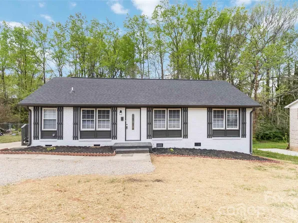 6726 Barrington Dr, Charlotte, NC 28215