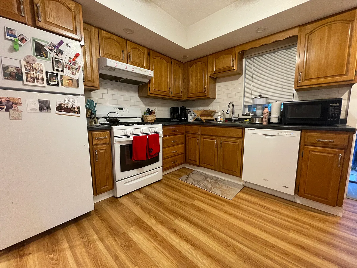 Building Photo - 38 Faxon St #1