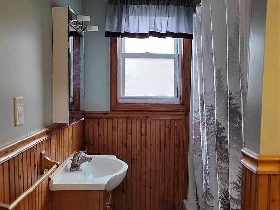 2nd image of 59 Ludington St