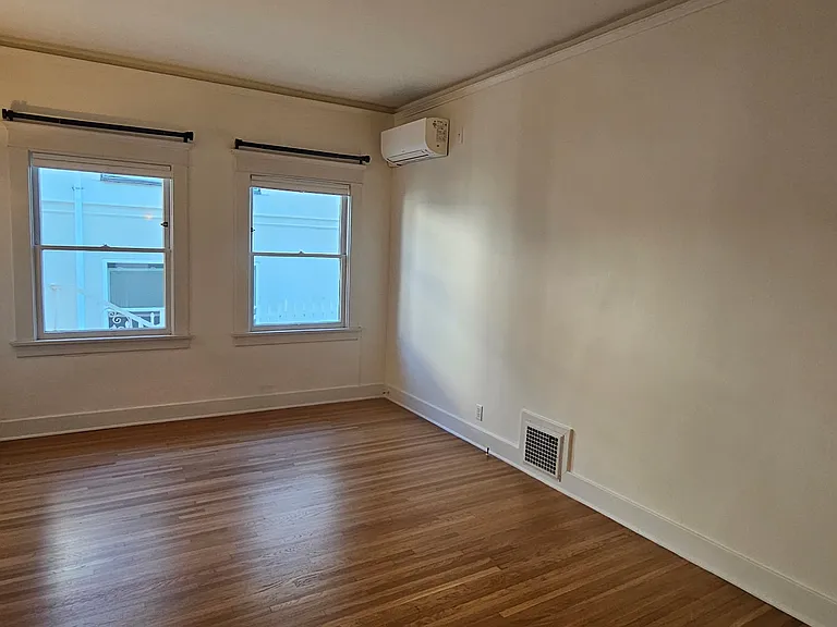 218 1/2 N Kenmore Ave — Photo 35