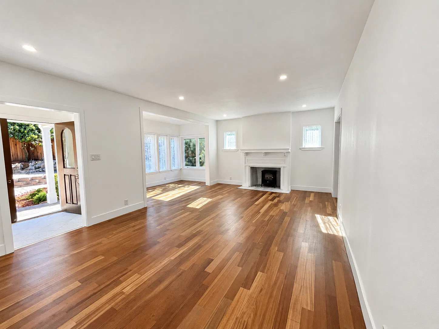 4 bed, 2350 sqft, $8,500 — Photo 2