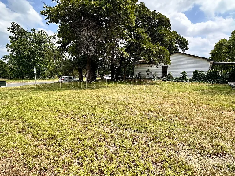 1617 N Christine Dr — Photo 25