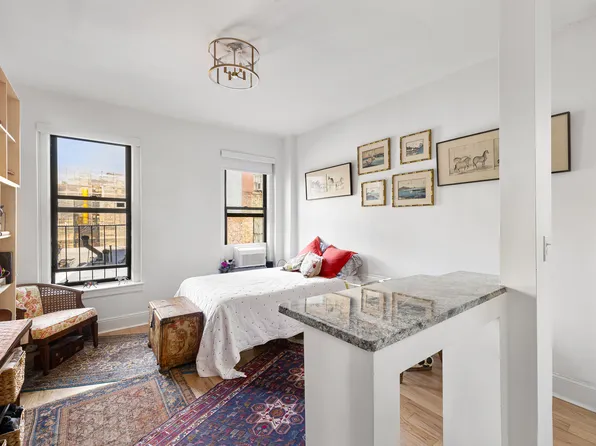 317 East 18th Street image 1 of 8