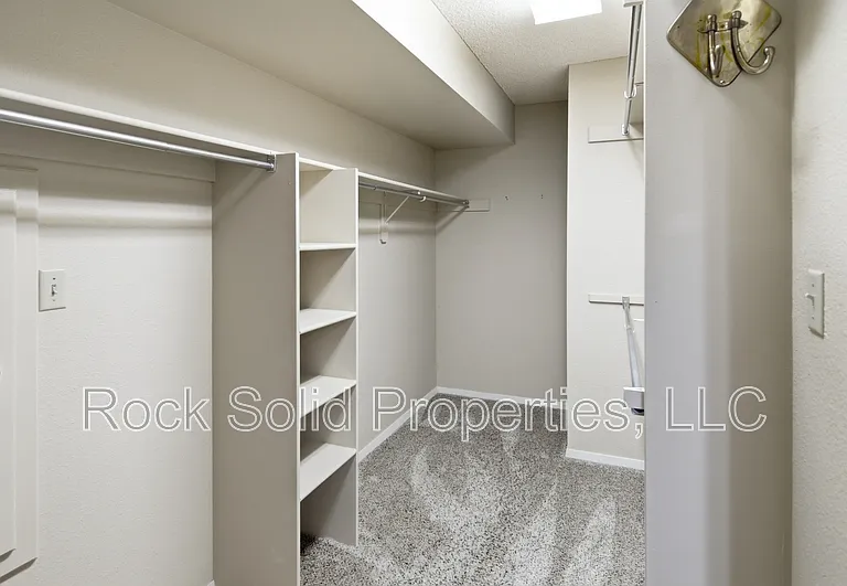 5416 Meadowbrook Dr — Photo 20
