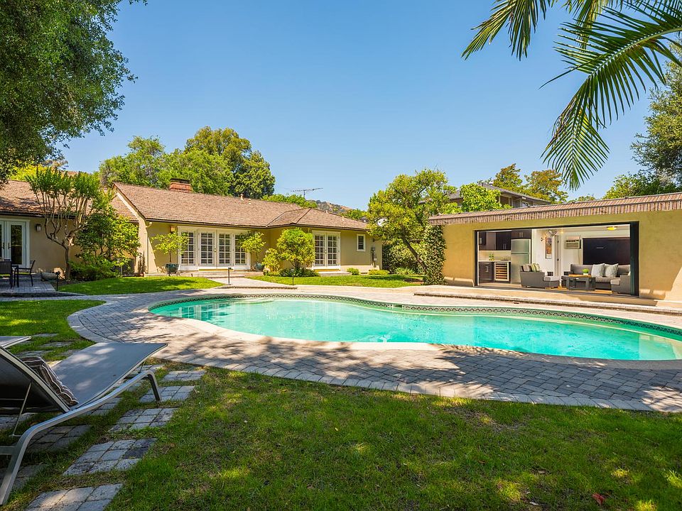1st image of 982 Linda Vista Ave