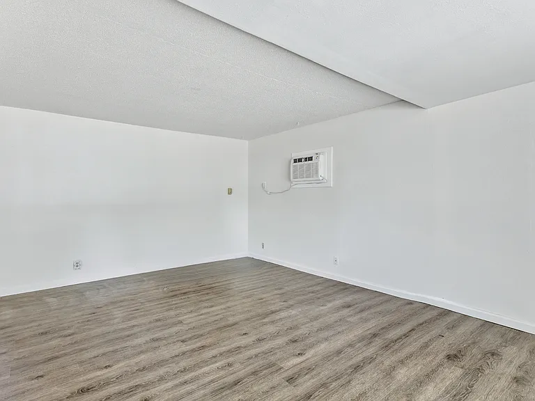 6776 Ash St — Photo 4