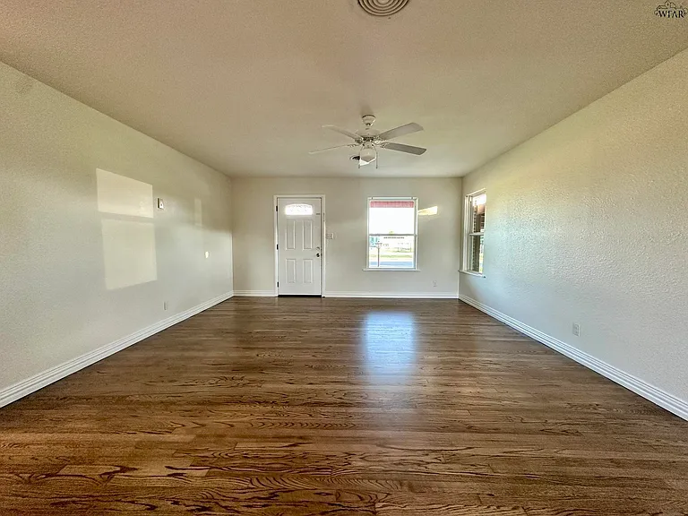 4300 Phillips Dr — Photo 4