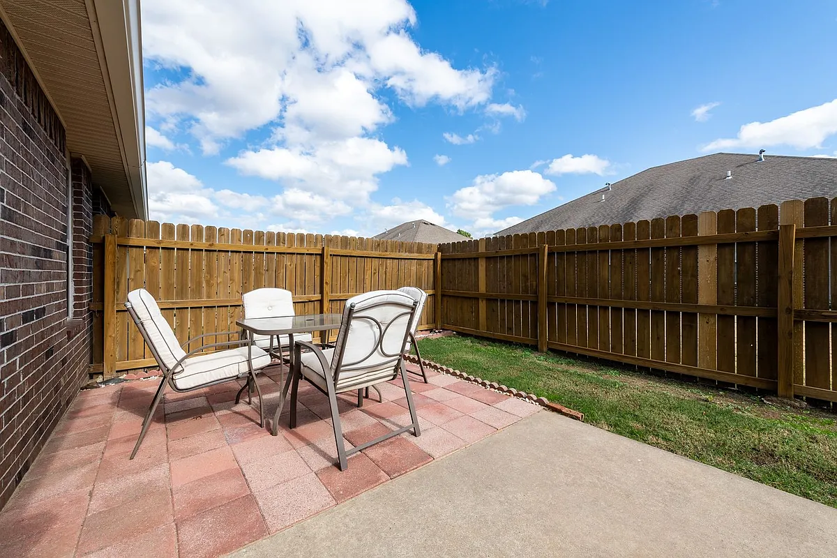 Building Photo - 1582 N Willowbrook Dr