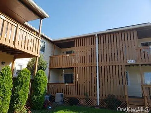 27 Weathervane Dr APT 21, Washingtonville, NY 10992