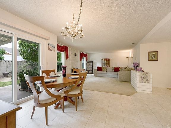3rd image of 922 E Park Ln