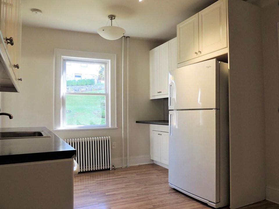 1st image of 15 William St #1E
