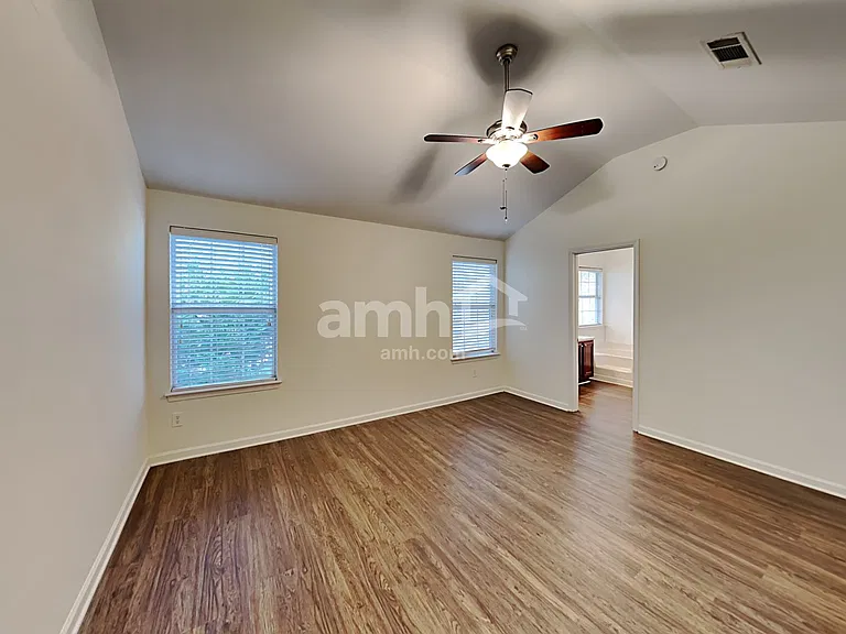 105 Hidden Creek Dr — Photo 8