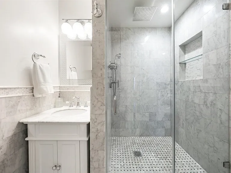 85 E India Row #39C — Photo 14