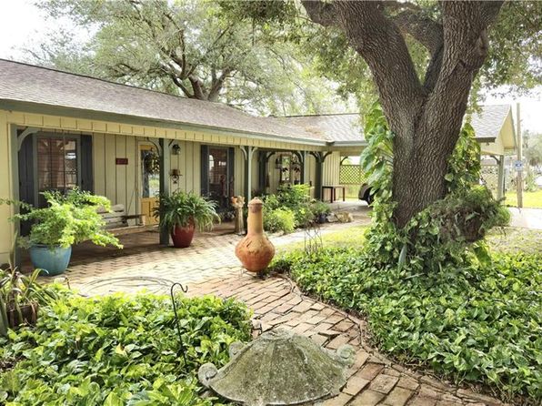 8410 Lago Vista Dr, Edcouch, TX 78538
