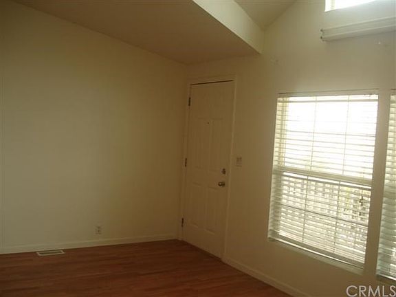 Living Room with high ceiling