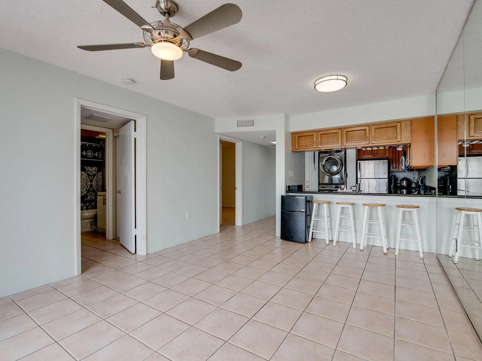 2 bed, 808 sqft, $3,300 — Photo 4