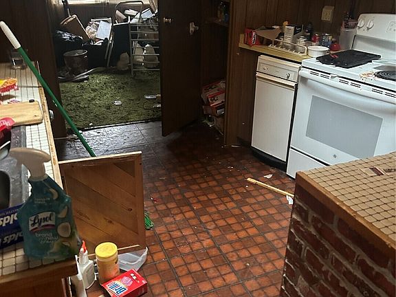 4th image of 4002 Sunnyslope Road SW