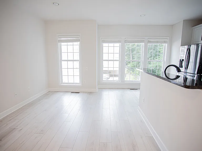 Light and Airy Breakfast Nook