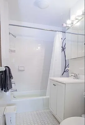 Rented by Living New York | media 9