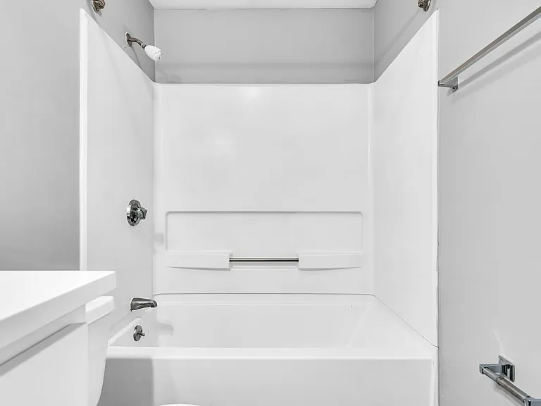 Tamarlane Apartments — Photo 20