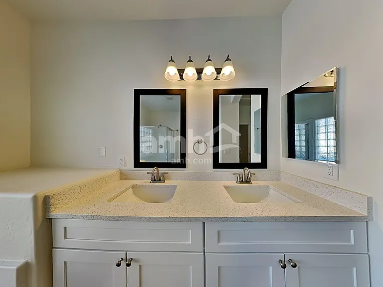 8854 W Northview Ave — Photo 10