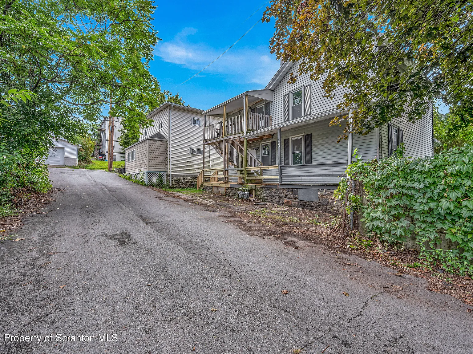 2 bed, 1.0 bath, 3400 sqft, $1,150 — Photo 2