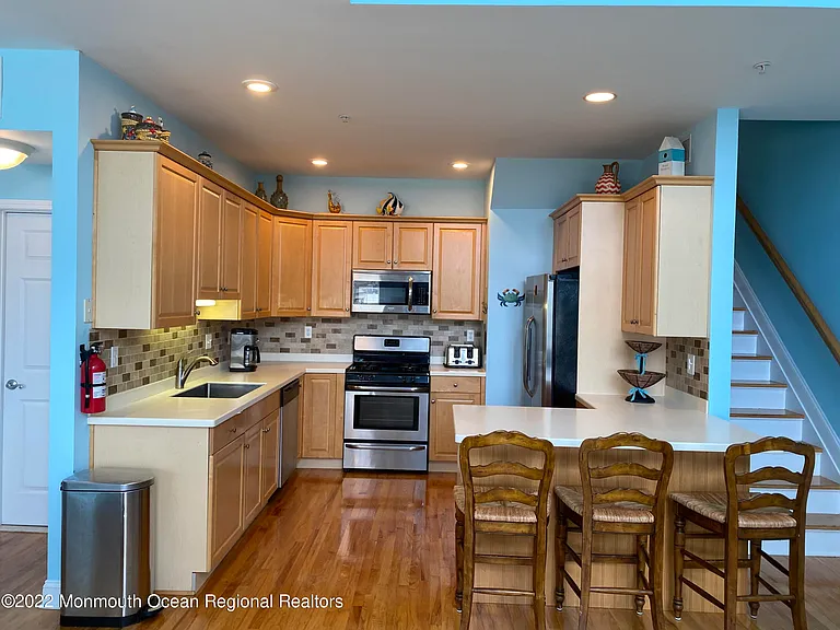 15 Sumner Ave #12 — Photo 5