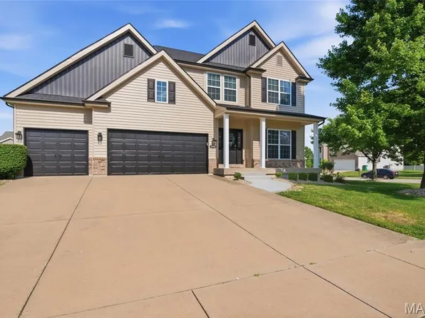 1020 Stillwater Dr, O'Fallon, IL 62269