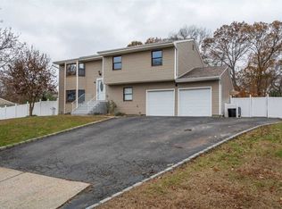 50 Kool Pl, Port Jefferson Station, NY 11776