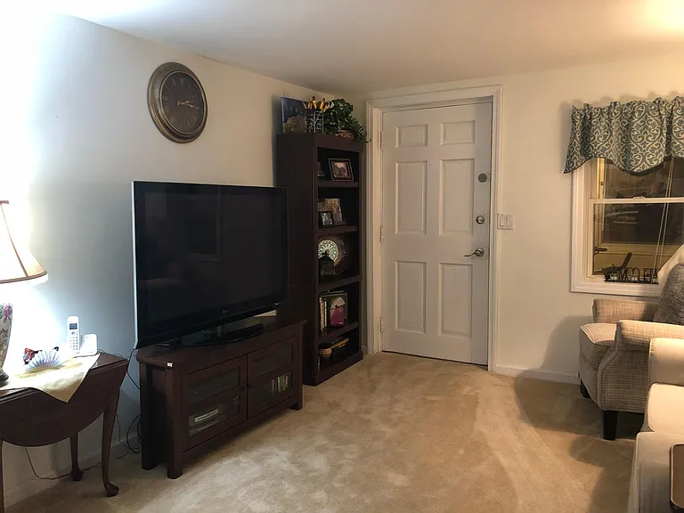 Silver Beech Dr — Photo 3