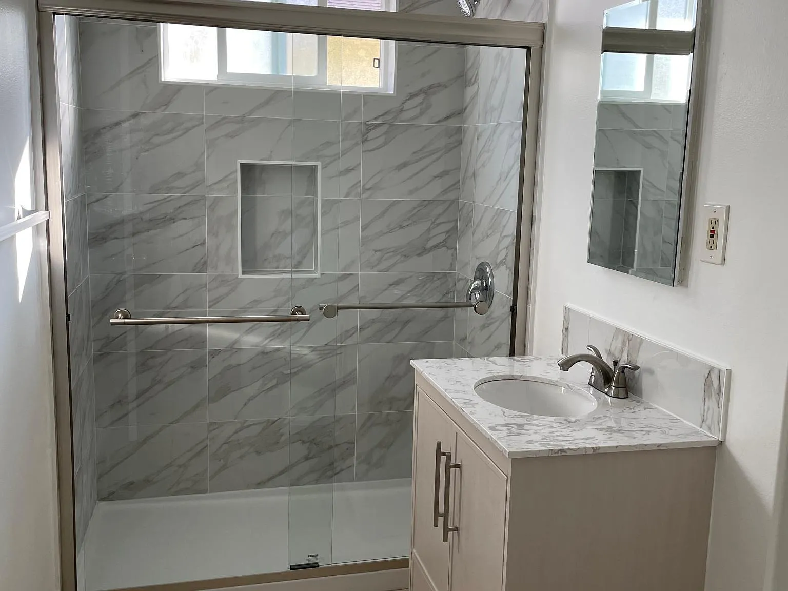2 bed, 1000 sqft, $2,200 — Photo 1