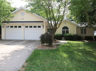 315 Devonshire Ct, Highland, IL 62249