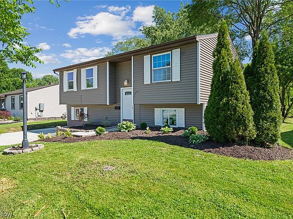 3rd image of 78 Summerberry Ln
