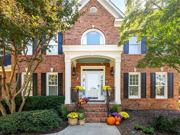 101 Thora Dr, Jamestown, NC 27282