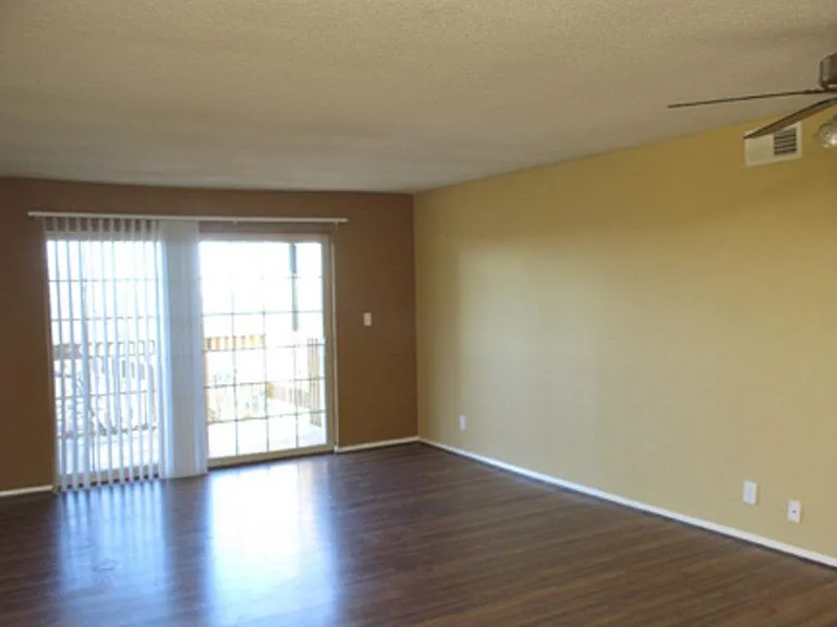 2912 Pawnee Ave — Photo 3