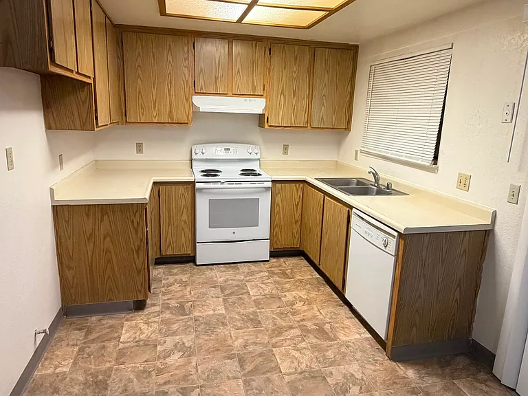 7400 Bruno Way — Photo 2