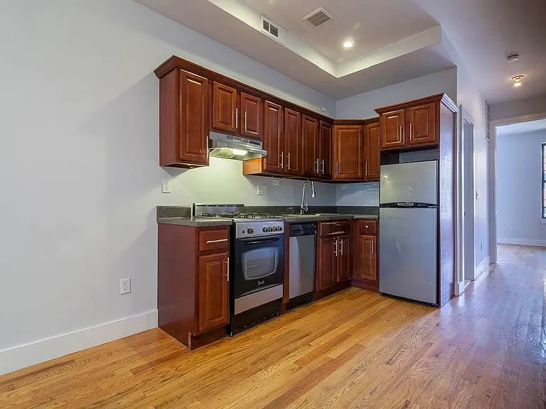 170 Harman St #1B — Photo 2