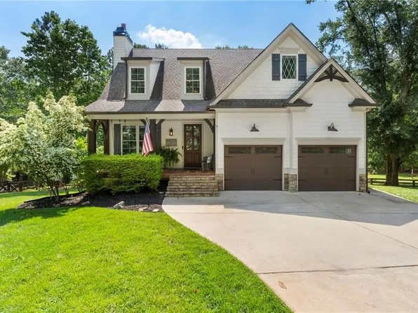 230 McArthur Dr, Canton, GA 30115