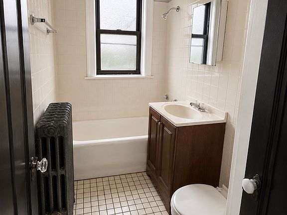 4th image of 1843 W 76th St #2