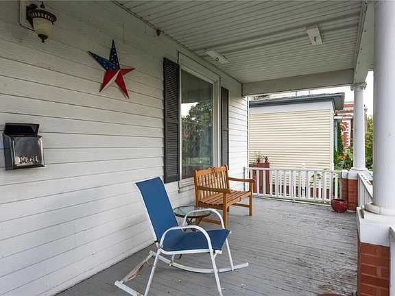 Covered Front Porch!
