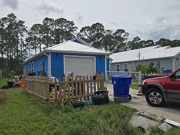 3rd image of 925 Scheidel Way