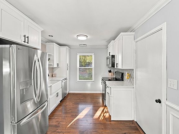 3rd image of 212 Waterwood Way