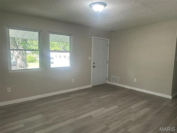 3rd image of 1438 Plaza Pl