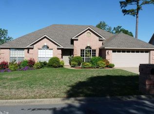 28 Chicot Dr, Maumelle, AR 72113