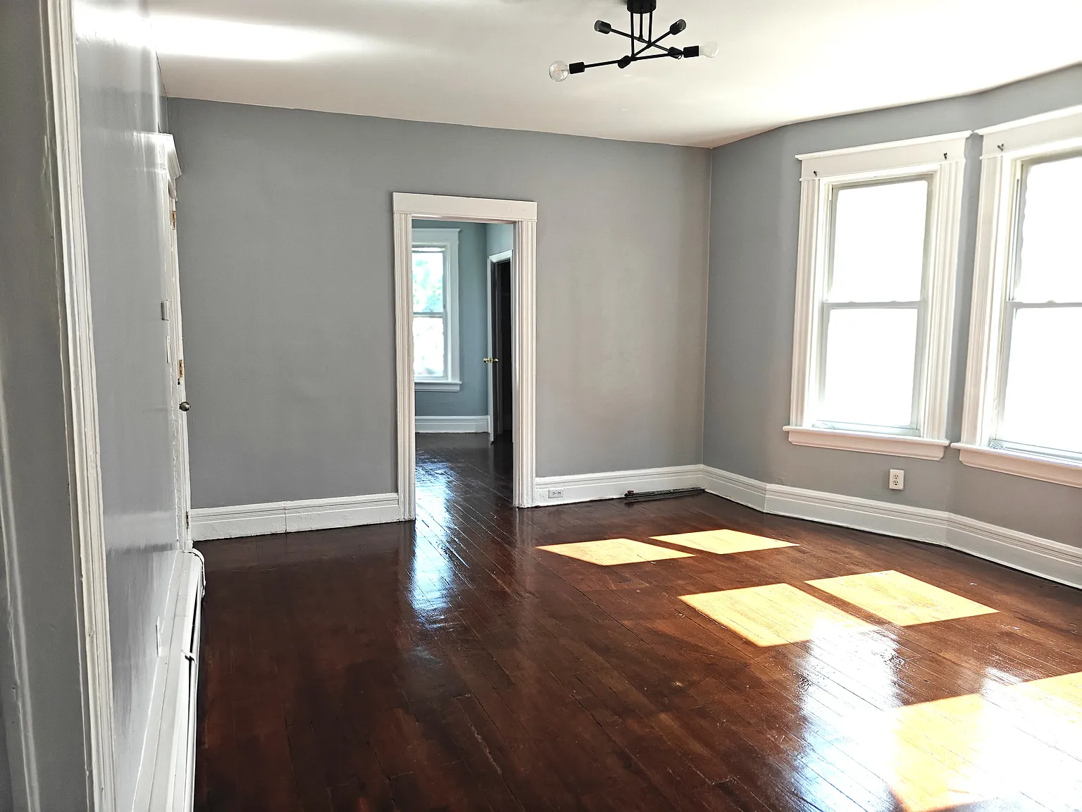 3 bed, 1136 sqft, $2,200 — Photo 1