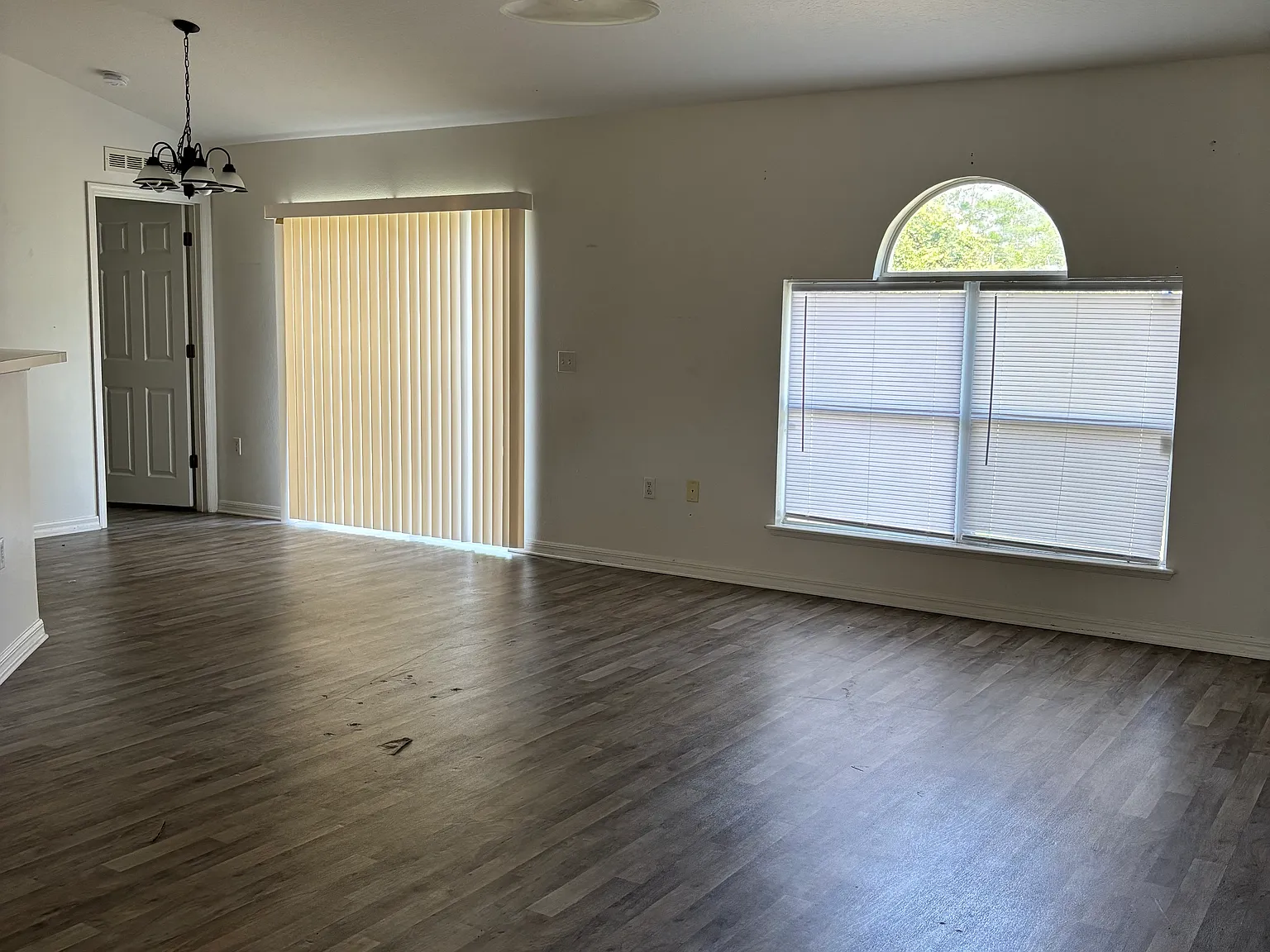3 bed, 1655 sqft, $1,700 — Photo 2